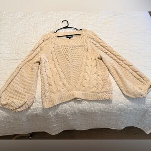 Express Ivory/Cream Chunky Sweater Women’s Size Medium